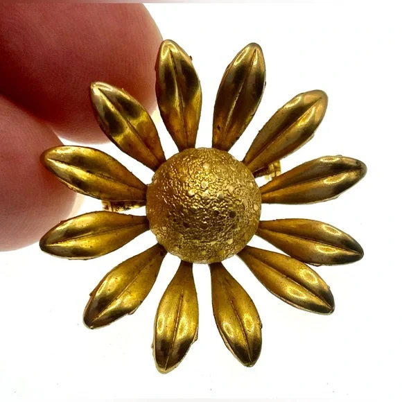 Vintage Gold Tone Floral Flower Daisy Brooch Pin - Picture 4 of 5